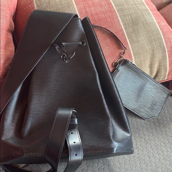Guaranteed authentic Louis Vuitton swing back - Picture 2 of 7